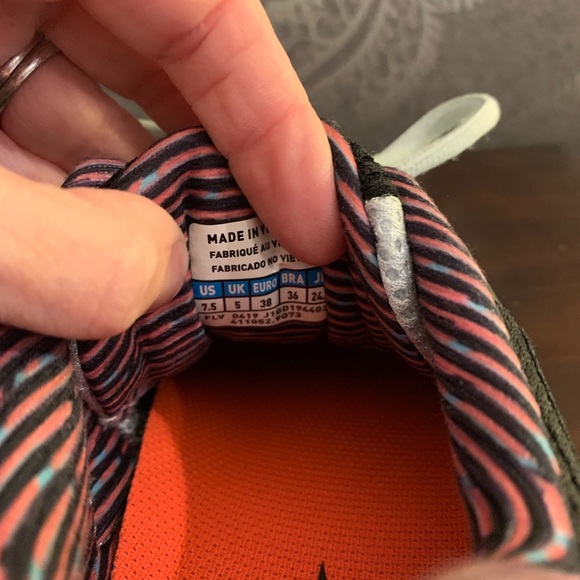 7.5 Silver Mizuno Wave Inspire 15 Sneakers - Picture 7 of 7